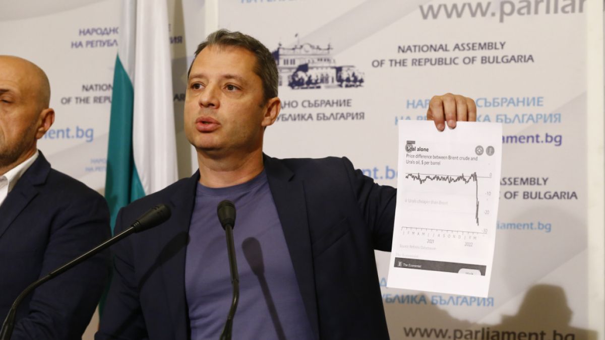 Скандал в ефир! Делян Добрев се включи гневен по телефона, срази Сабрутев от ПП