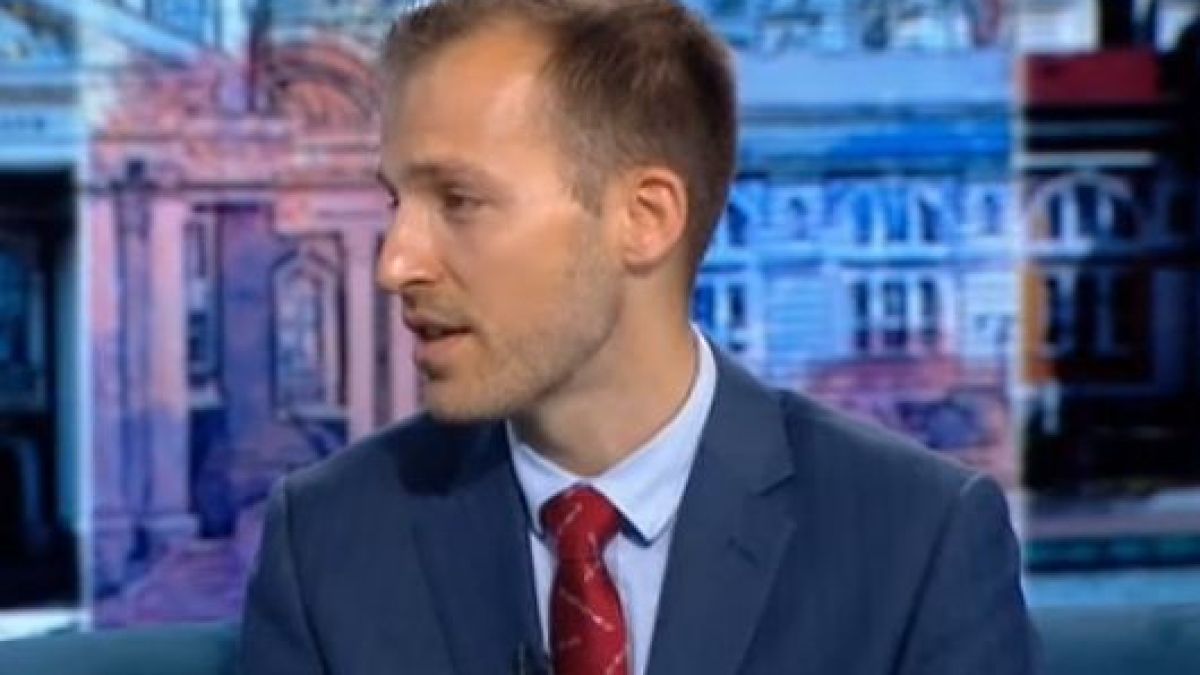 Искрен Митев със странна вратовръзка в ефир: Това е послание към мафията