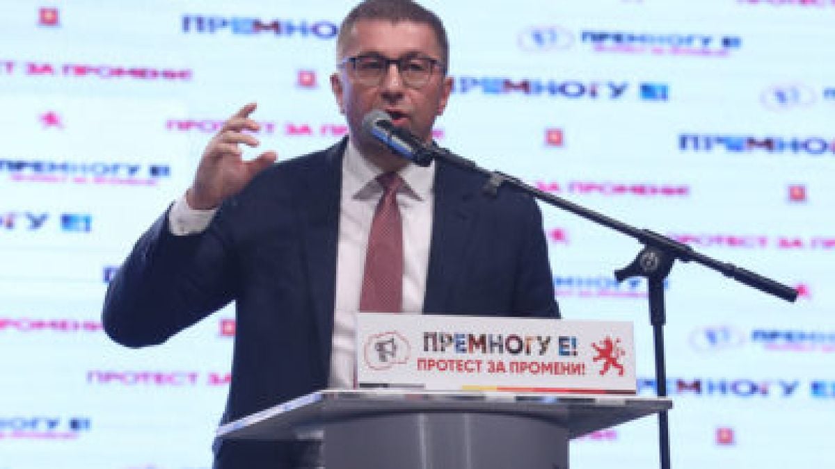 Напрежението ескалира! Мицкоски иска българите да коленичат в Скопие, закани се да...
