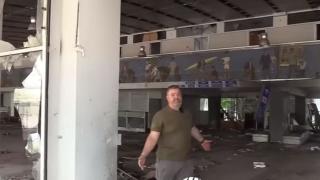 Показаха „Библиотека“ - тайният затвор на украинските спецслужби на летището в Мариупол ВИДЕО
