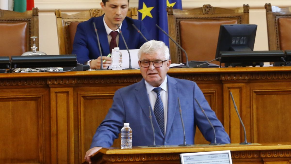 Кирил Ананиев: Властта заплашва националната сигурност с...