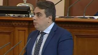 Асен Василев вбеси парламента с цинични думи и понечи да се извини, но депутат от "Възраждане" го...