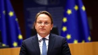 Вархеи пак ни натиска за РСМ, заговори за Украйна и Молдова