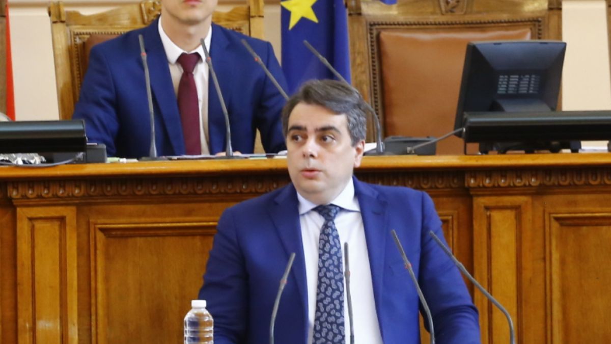 Асен Василев с нов кошмар за джоба на българина