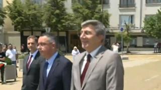 Карадайъ отиде при протестиращите срещу Петков и... СНИМКИ