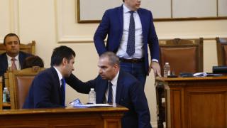 Напрежението ескалира! Гроздан Караджов извади кирливите ризи на Петков, намеси и президента