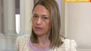 Ива Митева хвърли бомба с неочакван ход за шеф на парламента и за SMS-и до нея и Каримански