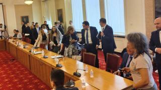 Пропаднаха 3 заседания на комисии в парламента, причината е... 