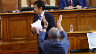Тошко Йорданов: Петков си пазарува депутати като проститутки, а Василев...