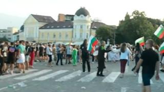 Не е за вярване какво се случи на протеста срещу кабинета след вота СНИМКИ 