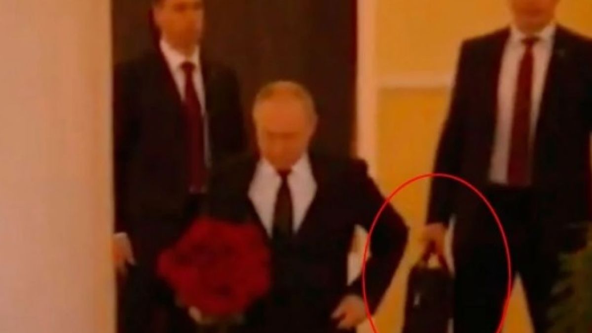 Откриха прострелян охранител на Путин, носил "ядреното куфарче"