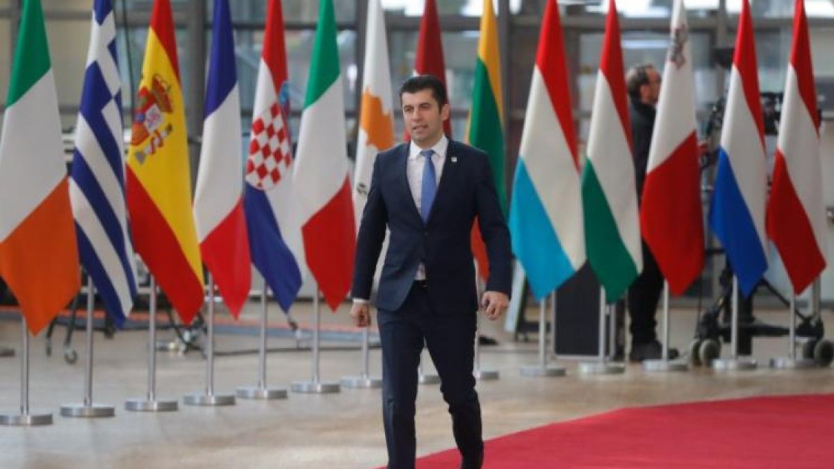 Петков официално прехвърли топката за РСМ в ръцете на парламента