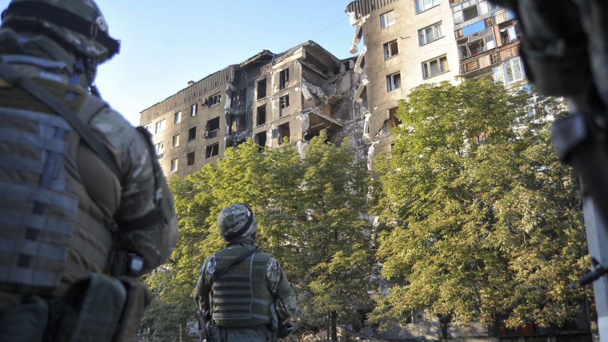 В Лисичанск ври и кипи, помощникът на Кадиров разказа за обсадата на града