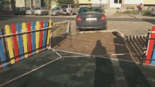 Жената, чиято кола се вряза в детска площадка, е... ВИДЕО