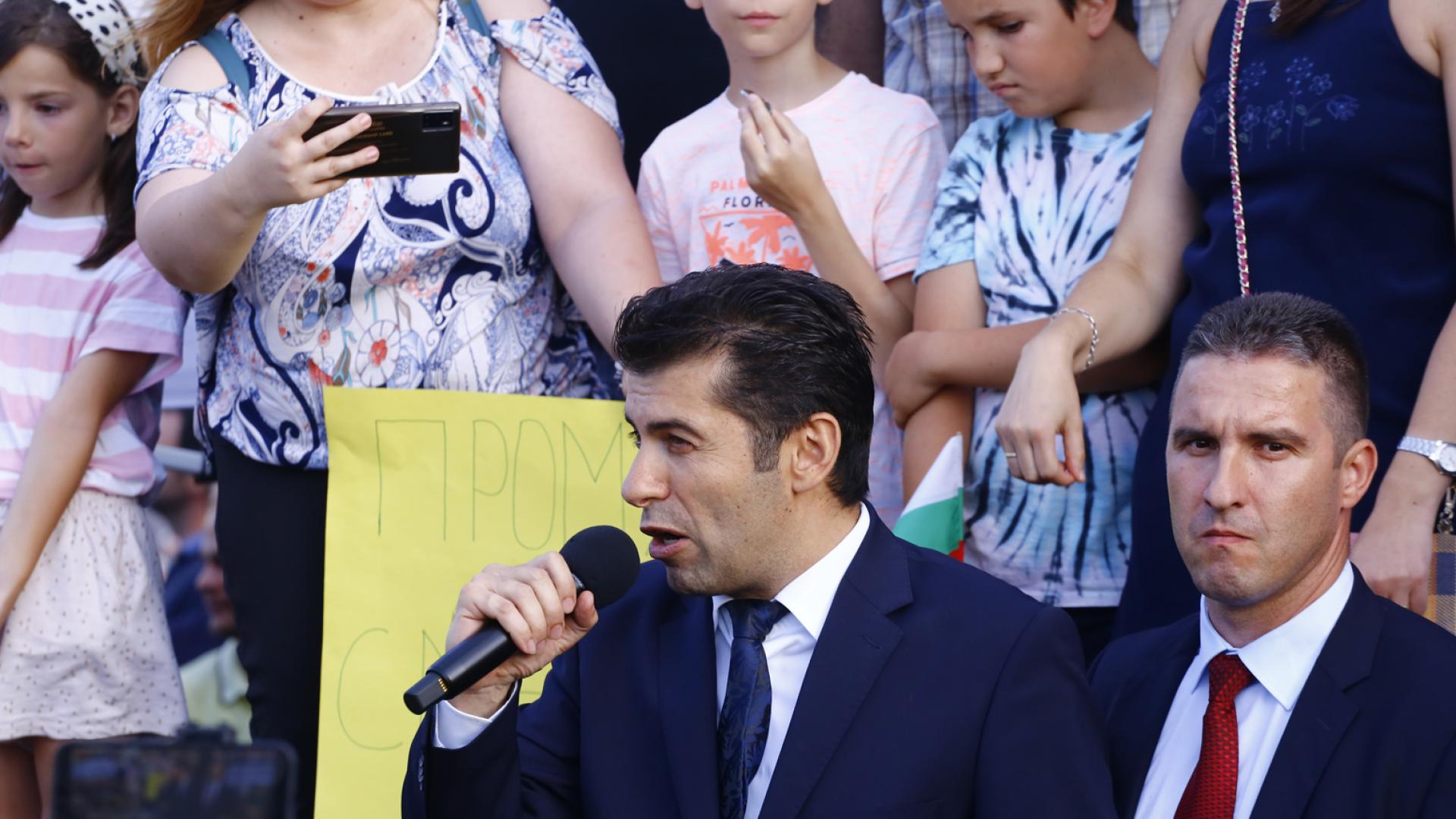 Човек на Петков: Опитахме да огреем навсякъде, но...