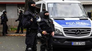 Кървав ужас в Германия! Непознат чука по вратите в център за хора, търсещи убежище, а като му отворят...