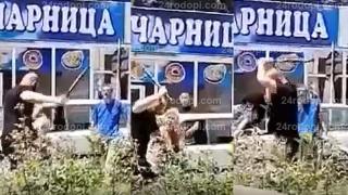 Зверско ВИДЕО 18+ от боя с бухалки в центъра на Кърджали