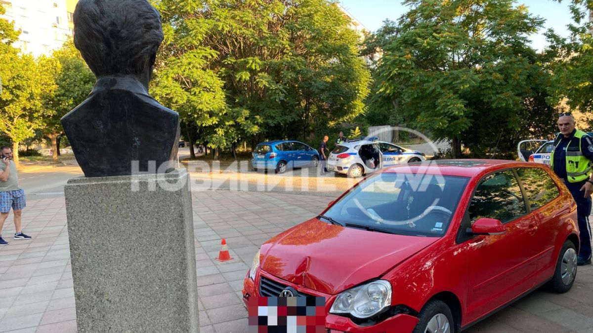Казанлъчанка обърка педалите в колата и стана голяма беля  СНИМКИ