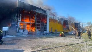 Увеличи се броят на жертвите в Кременчуг, Западът осъди атаката ВИДЕО