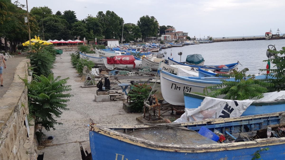 Понеделник стартират масови проверки по морето