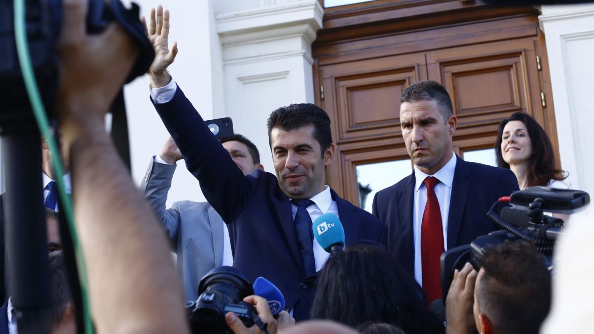 Депутат от ПП заби нож в гърба на Кирил Петков