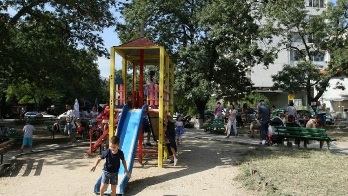 Куриоз: Столичен квартал протестира срещу... ВИДЕО