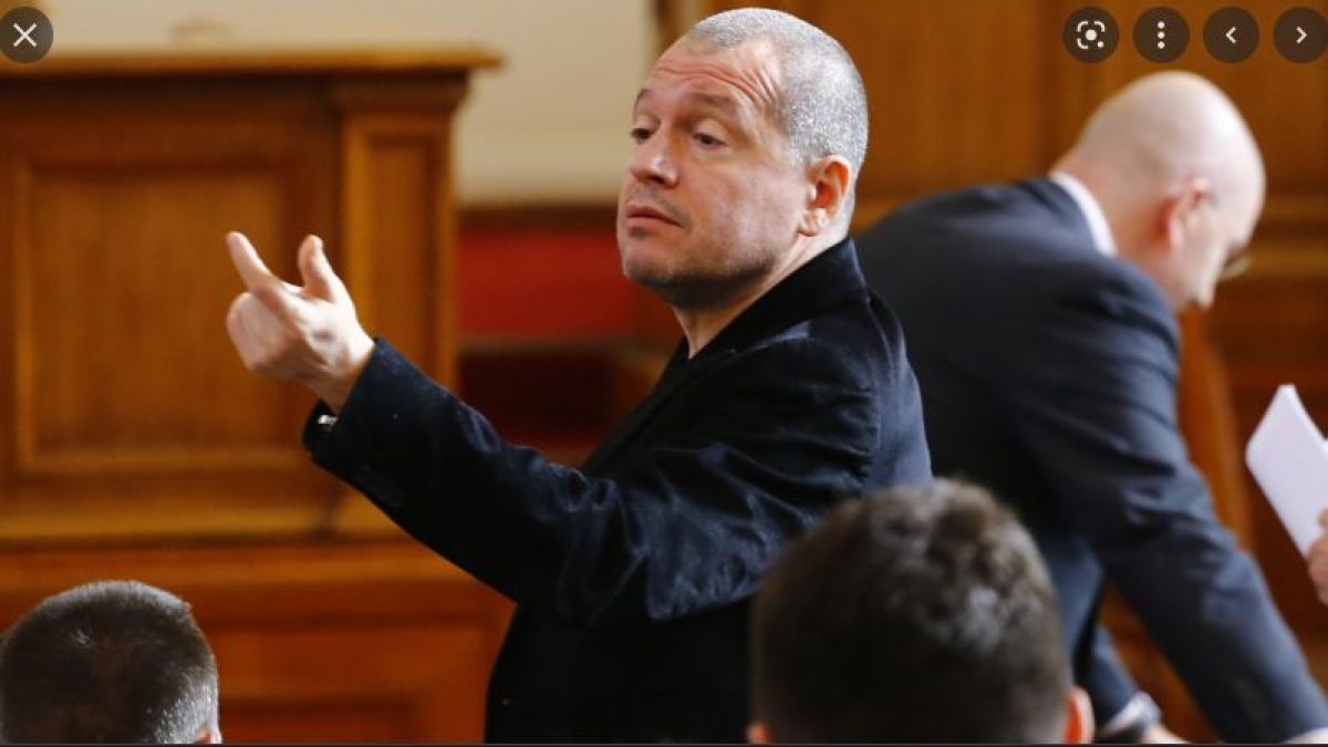 Тошко Йорданов срази Петков: Обикаля плажа на Слънчака, за да...