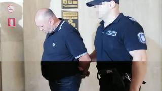 Ето го бургаския сводник, залъгвал момичета с много пари и ги карал да проституират СНИМКИ