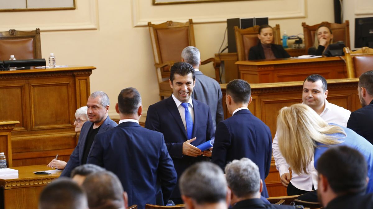 Костадинов: Престъпното правителство на Петков ни води към опасни отношения с Русия