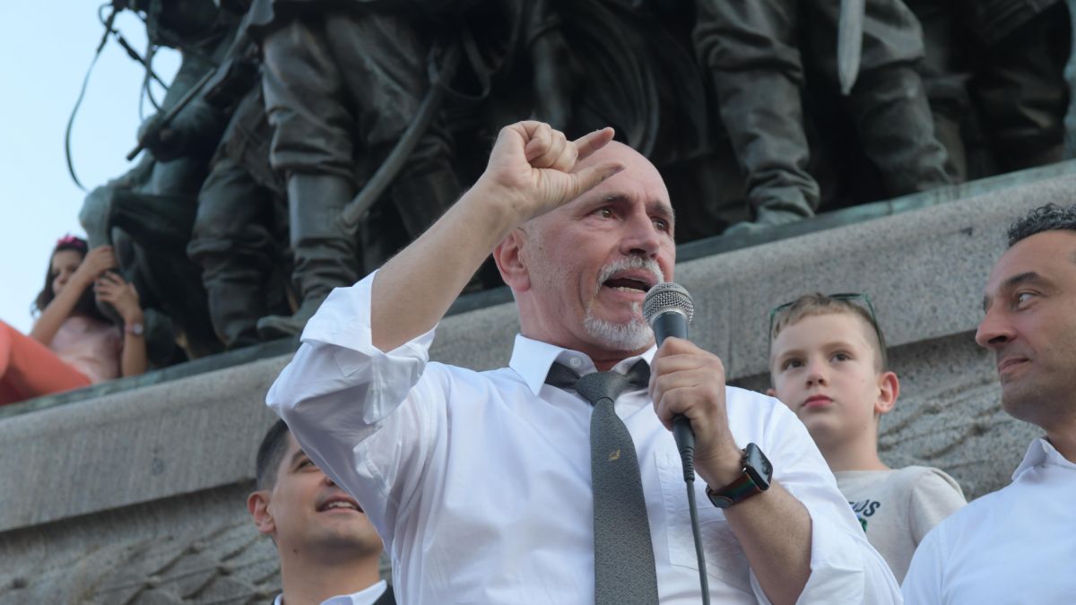 Само в БЛИЦ! Текат жестоки пазарлъци за власт в проектокабинета "Василев"