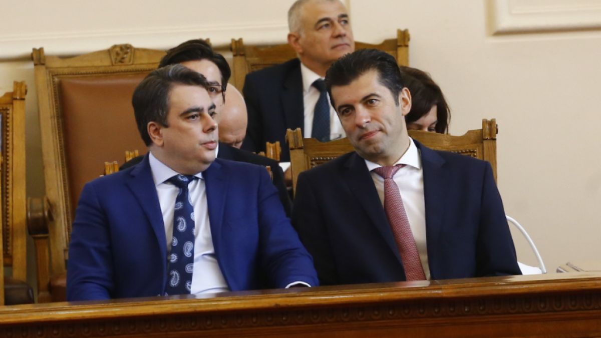 Горчива грешка: Нешка Робева гласувала за ПП, а сега е потресена от слугинажа на Петков и Василев ВИДЕО