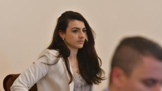 Съвет за пиарите на ПП: Да поръчат на „Депутата Христо“ „Песен за Лена“
