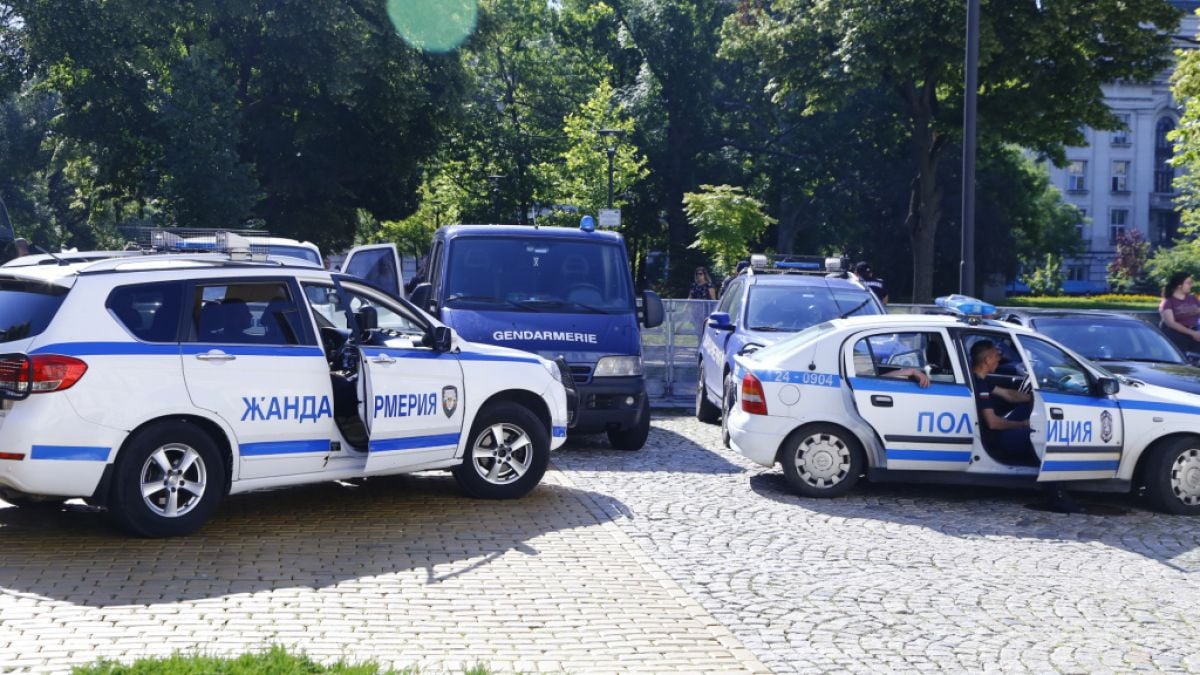 Какво се случва? Почерня от полиция в тези столични училища