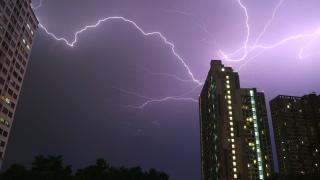 Климатолог бие тревога: Удрят ни тежки гръмотевични бури през...