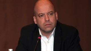 Сиромахов шашардиса всички с описание на „Момчето на мама“: На 43 г. не плащаш сметки и...