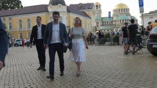 Петков избяга с 200 от София, ето къде заведе Линда СНИМКИ 