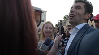 Жената на Кирил Петков не спира да се фука с големия успех! Изцепи се със СНИМКА от "Лъвов мост"