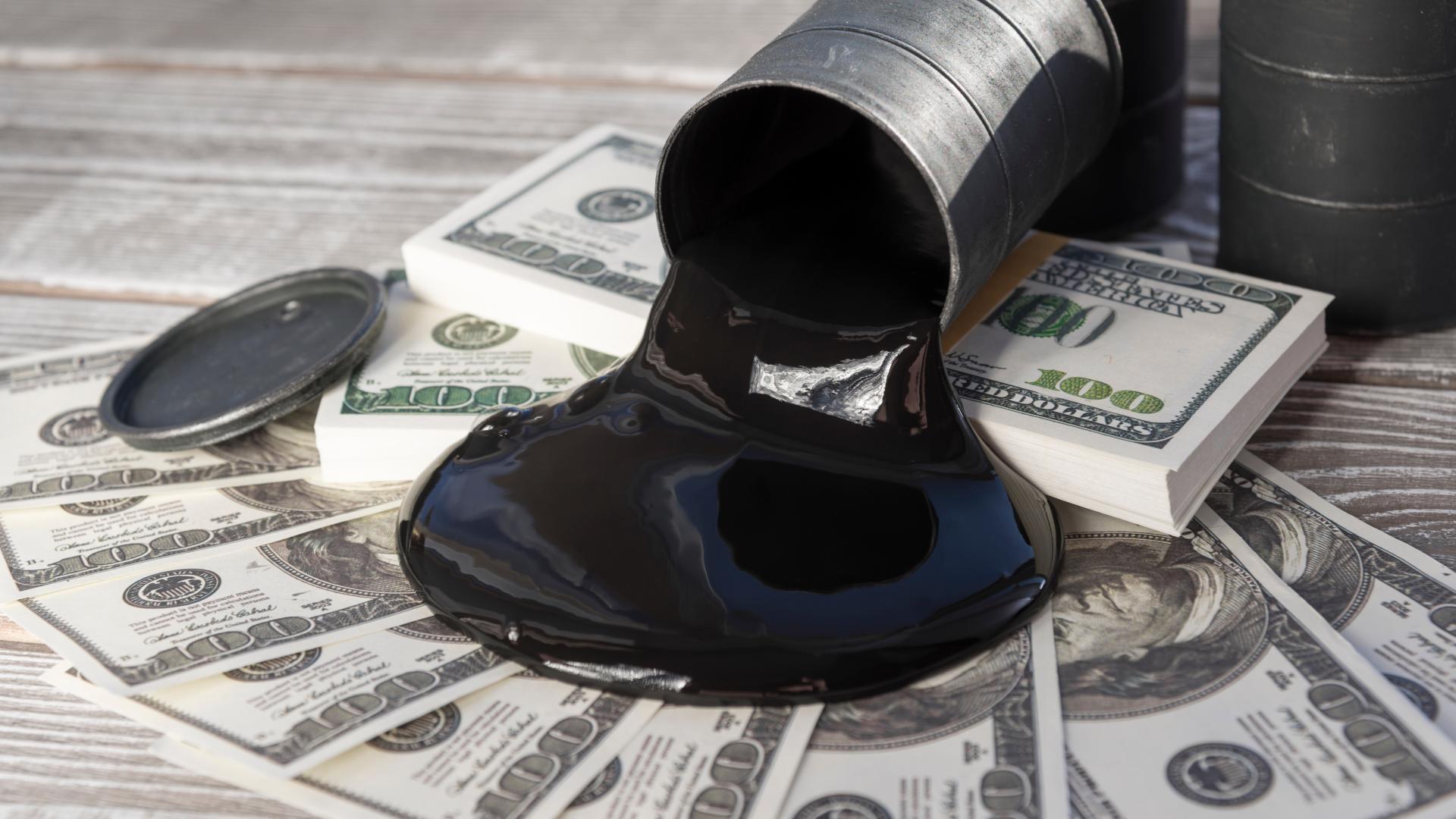 Врътнаха кранчето: Все по-близо сме до 100 долара за барел петрол