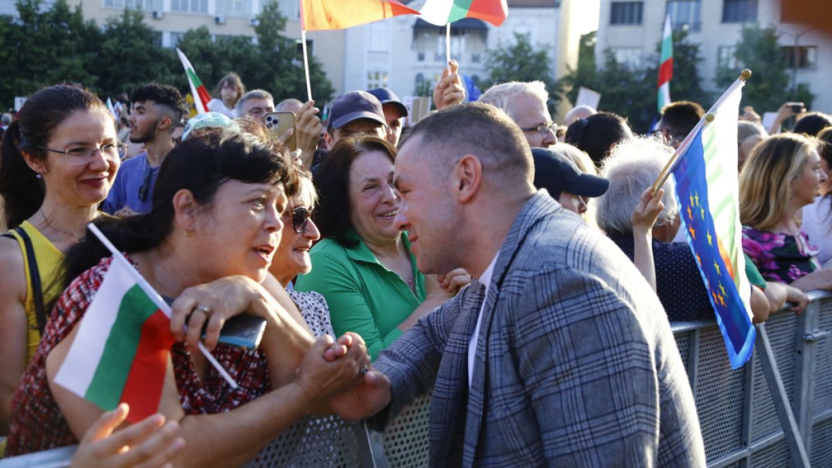 Politico сложи Хазарта в групата на "откачените и идиотите" в ЕП, наред с любимци на Путин