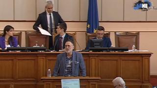 Любен Дилов отправи палаво предложение към НС шефа за Лена: Придумайте я да я… БЛИЦ TV