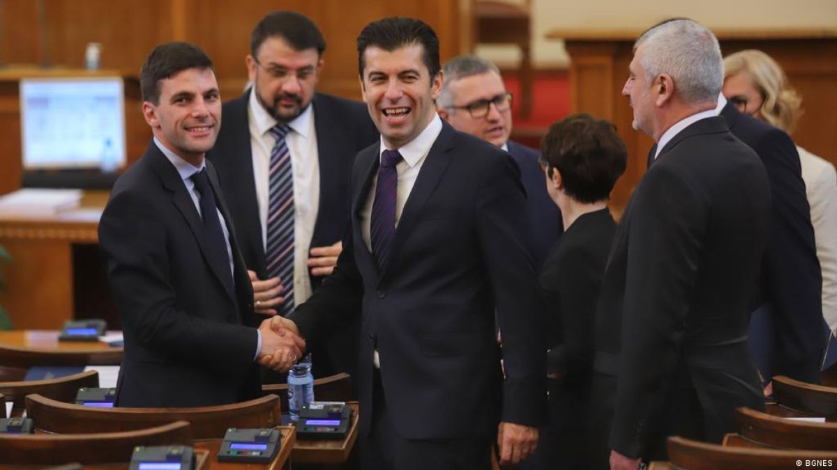 Велизар Енчев: Незабавното отстраняване на Петков вече не подлежи на дискусии и е въпрос на часове