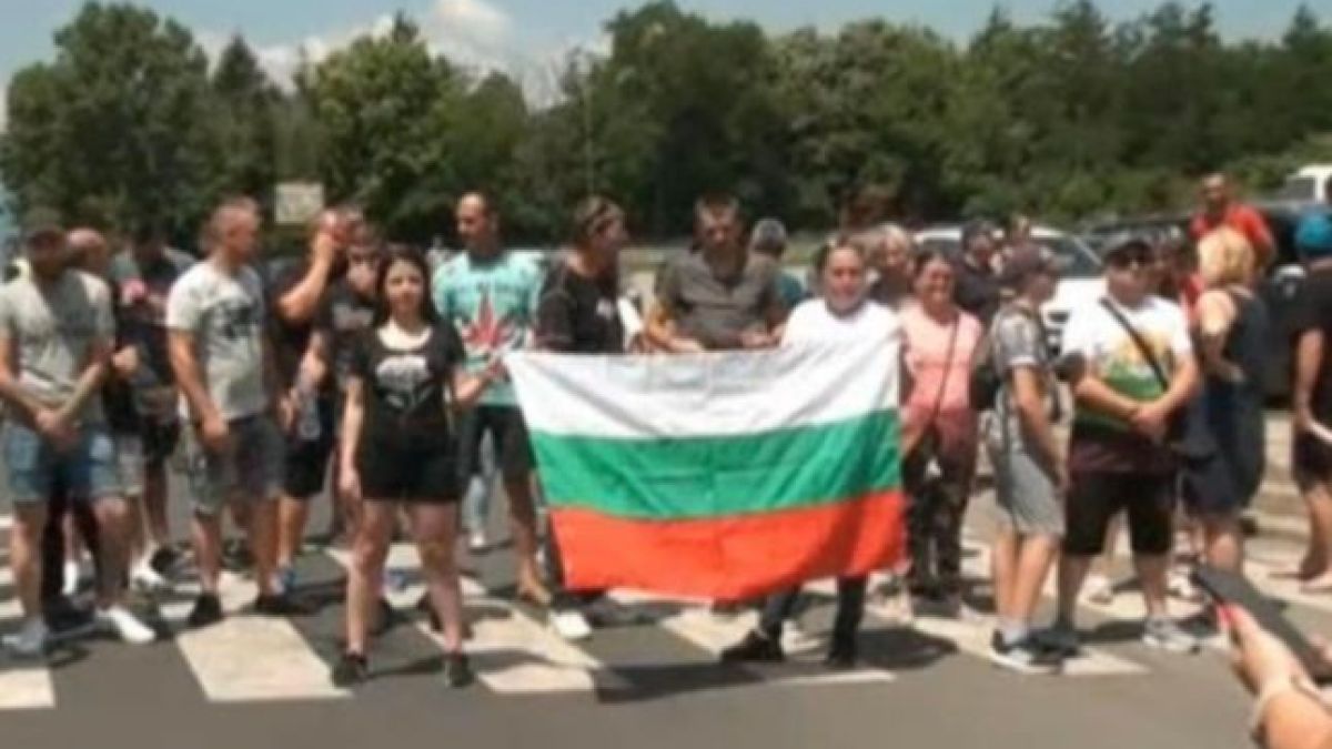 Недоволни от скъпите горива блокираха Подбалканския път