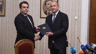 След преговорите с отцепниците от ИТН Асен Василев ще...