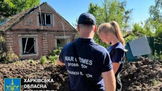 СНИМКИ от войната: Страшен кратер зейна в Харков след ракетен обстрел