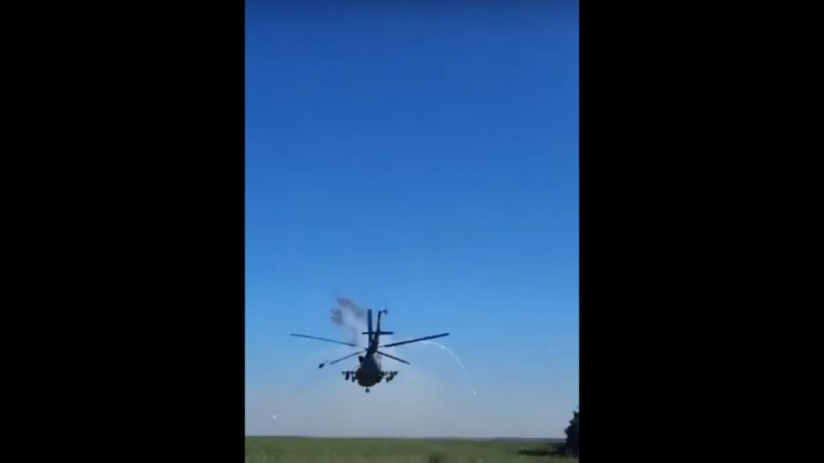ВИДЕО от войната: Хеликоптери на ВСУ дават "яка жега" на руските войски