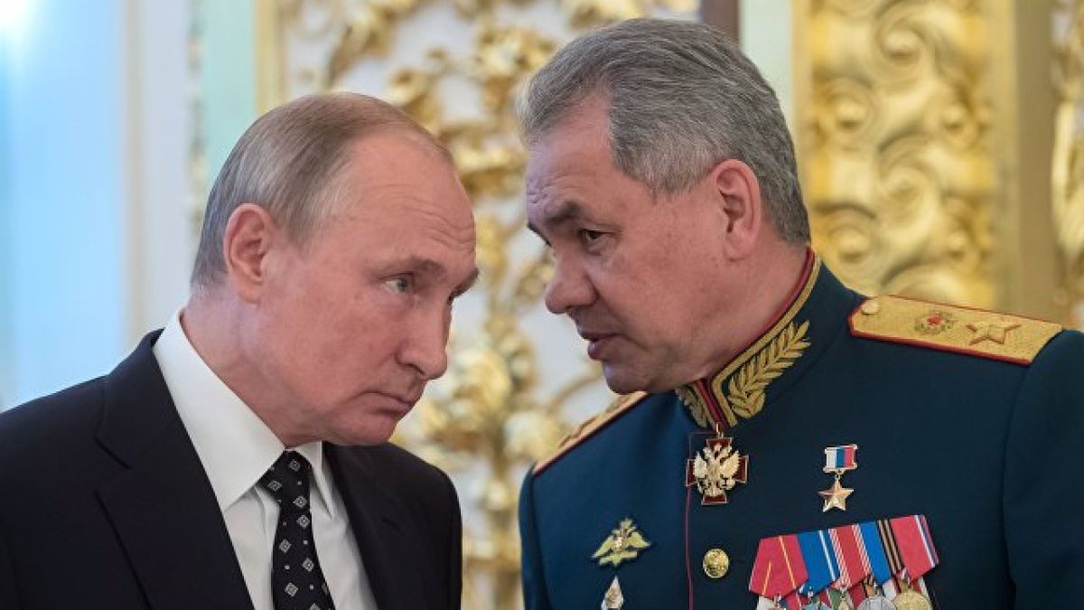 Путин благодари на военните си за Луганск, Зеленски се закани да...