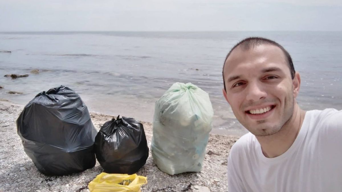 След 10 г. в Германия Светослав се прибра в България, за да събира боклуци