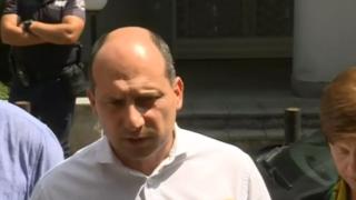Георги, убил 2 жени в София, още е в дома си! Дири майка си, а полицаите го чакат да...