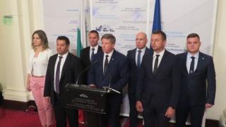 Избухна голям скандал за шуробаджанащина с мистериозен депутат от ПП и министъра-милионер