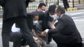 Първи СНИМКИ и зловещи разкрития за убиеца на Шиндзо Абе, ето как е станало покушението ВИДЕО 18+